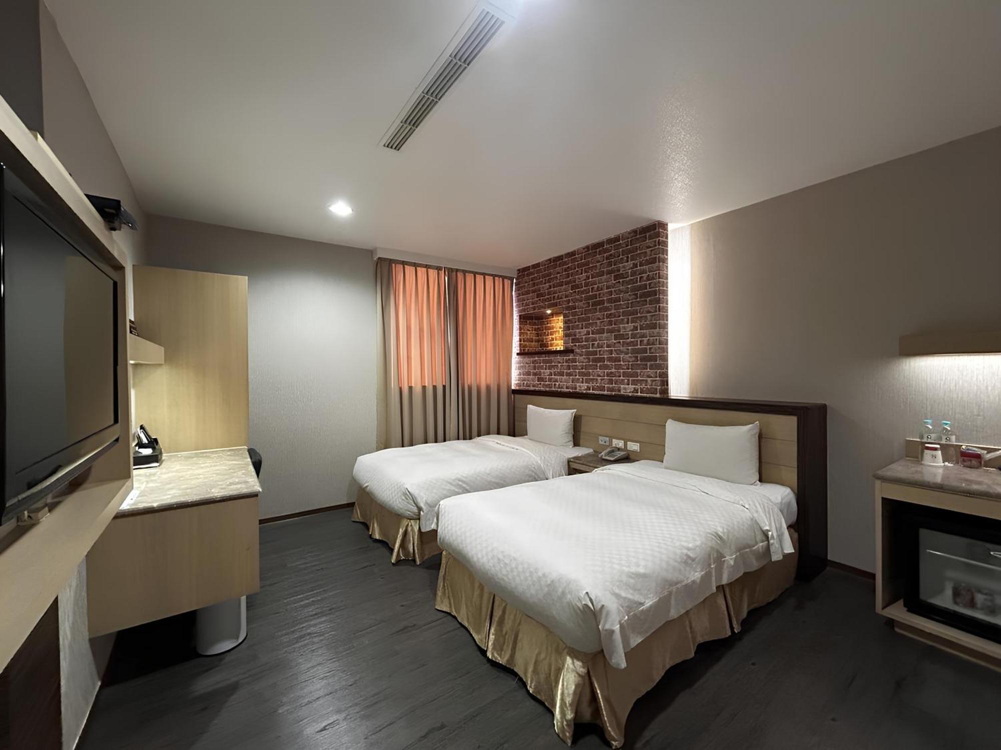 Hua Xiang Hotel -Zouying Kaohsiung Exterior photo